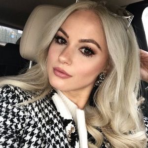 Meet your Posher, Meschelle